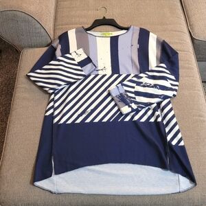 Trisha Tyler Abstract Blue White Art to Wear Casual Boho Top Blouse Petite